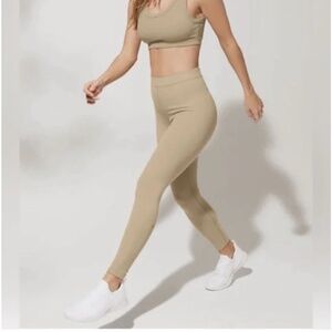 Alo Yoga Ribbed High-Waist 7/8 Blissful Legging - California Sand XXS